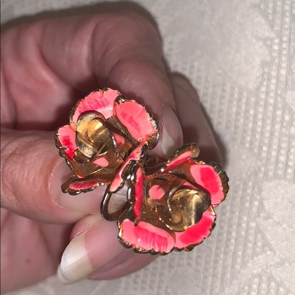 Vintage‎ Lisner pink & gold rose clip earrings